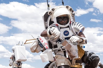 US Astronauts Take Part In NASA's Lunar Simulation Test Across Arizona's Desert