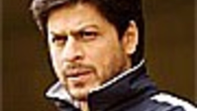 In Pics: Shah Rukh says 'salam' to Indian Hockey Team