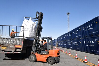 Manufacturers Entangled in Logistical Nightmare as Virus-hit China Limps Back to Work