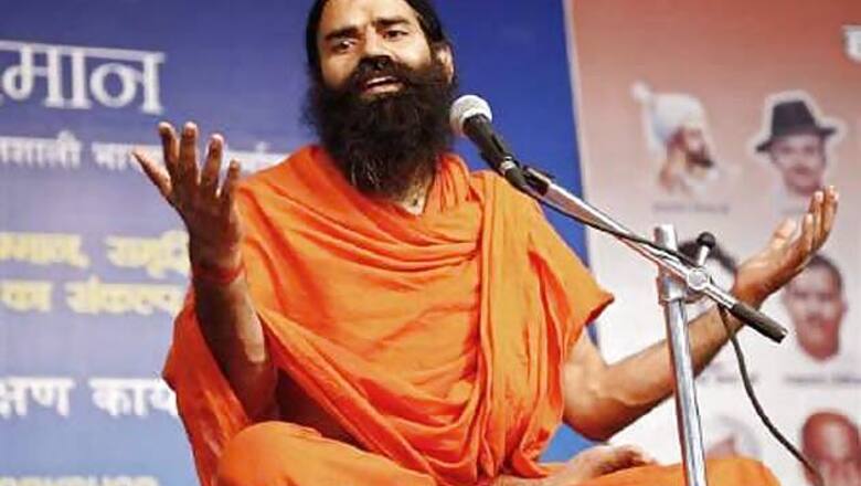 Mulayam meets Ramdev, backs him on black money