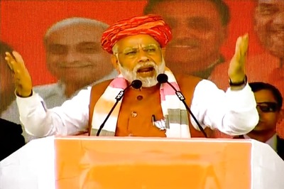 PM Modi Mixes Gujarati Pride and Nationalism to Hit Out at Congress in Campaign Blitz