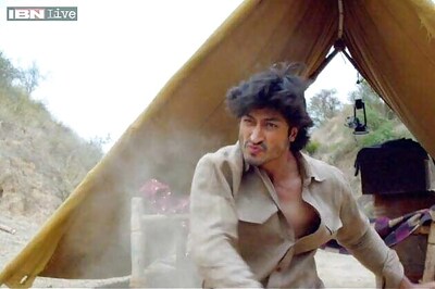 Can't question a filmmaker like Tigmanshu: Vidyut Jamwal