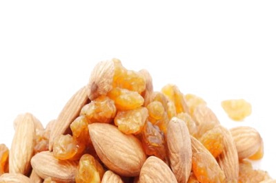 Eating Soaked Almonds, Raisins in Breakfast Keeps Your Brain, Skin and Hair Healthy