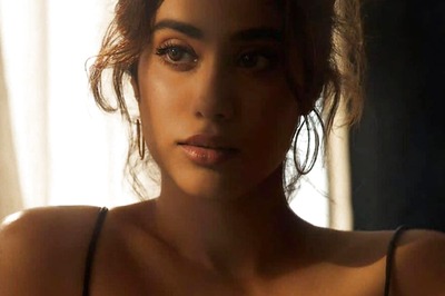 Janhvi Kapoor Sets the Internet Ablaze as She Dons A Cleavage-Baring Black Dress; See Throwback Pics