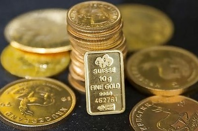 Gold Edges Up On Economic Woes, Firm Dollar Caps Gains
