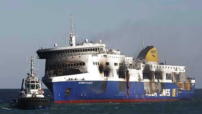 Italy migrant 'ghost ship' arrives in port
