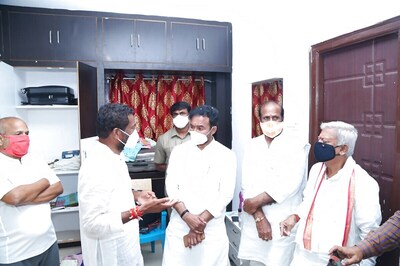 Dubbaka Bypoll: Rs 18 Lakh Recovered from Raid on BJP Candidate, Amit Shah Takes Stock