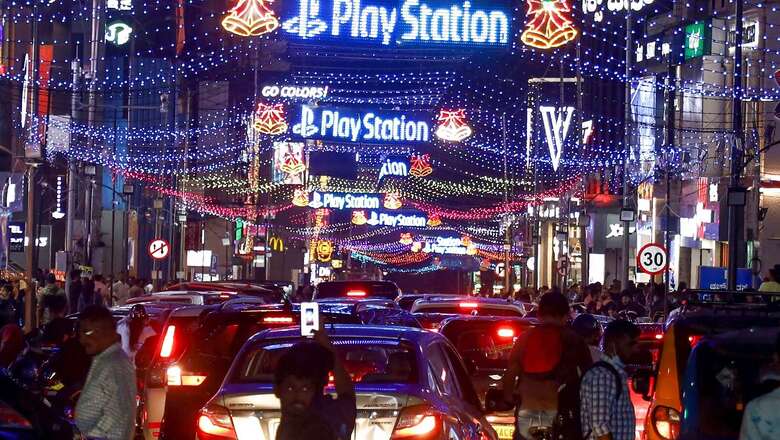 New Year: Himachal, U'khand Buzz With Visitors, Delhi's Party Hubs See Rush; Lathi-charge in Bengaluru as Crowd Gets Out of Control