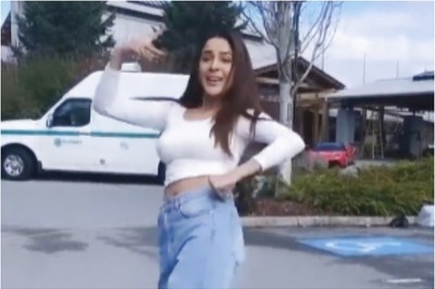 Shehnaaz Gill Dances to 'Vilayati Sharaab' Dressed in Crop Top and Denims, Watch Video