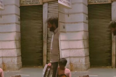 Man Sings B Praak's 'Mann Bharrya' With Street Musician in Delhi's CP, Duet Gets Internet's Love