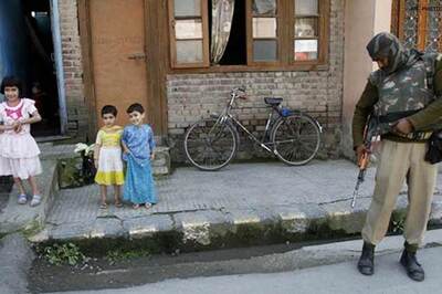 Don't send wards to schools: Geelani to Kashmiris