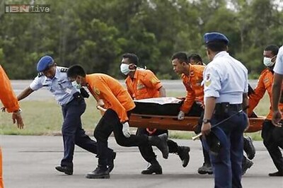 Bad weather hobbles Indonesia jet recovery; 7 bodies found