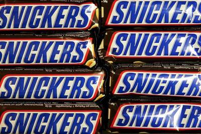 Snickers Pulls Spanish Advert After Homophobia Accusations, Says Sorry for 'Misunderstanding'