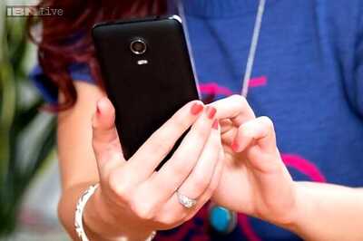 Women more addicted to their cellphones than men
