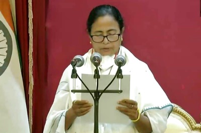 Mamata Takes Oath for 3rd Term, Promises to Tackle Covid and Post-poll Violence