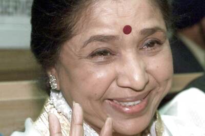 When Asha Bhosle Recorded A Song On A Phone To Sing For The Nation