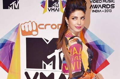 Snapshot: Priyanka Chopra wears a funky gown at MTV Music Awards