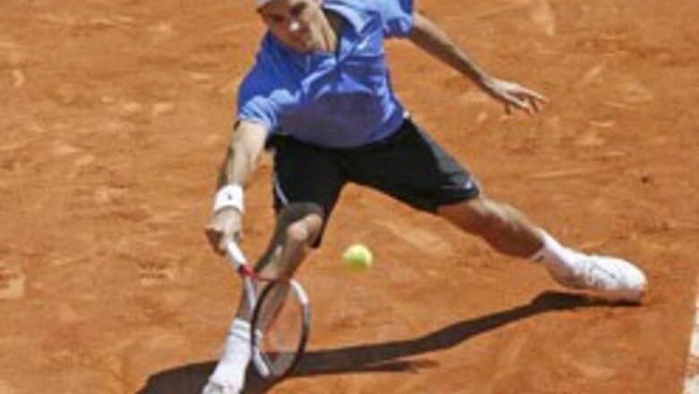 Federer books his place in semis