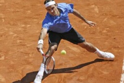 Federer books his place in semis