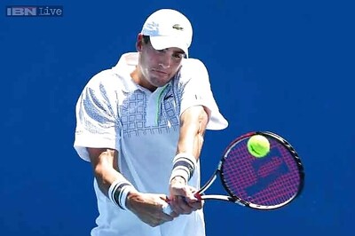 Isner holds off Sela to reach Delray quarters