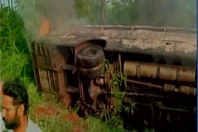 Fifteen persons killed in mini truck-bus collision in Andhra Pradesh