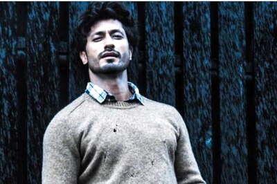 Vidyut Jammwal Takes Dip in Kashmir’s Semi-Frozen Lake at Minus 8 Degrees Celsius