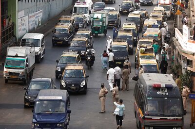 Kerala Police to Take Action Against Drivers Talking on Phone Using Handsfree Device