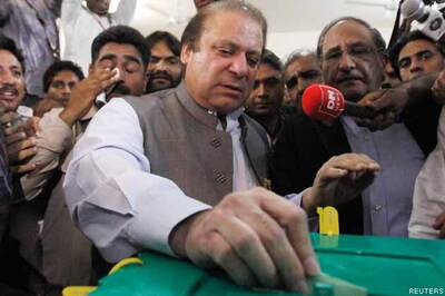 Pakistan polls: Nawaz Sharif, Imran Khan ahead in early vote count