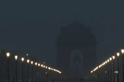 Delhi Records 15.4 Degrees Min Temp; Light Rain Predicted