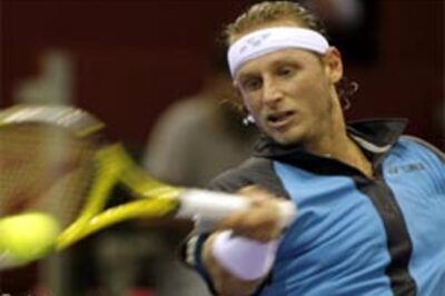 Nalbandian stuns Nadal; Federer remains on course