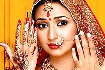 Divyanka Tripathi refutes rumors about dating Vivek Dahiya