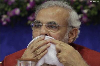 Gujarat riots: Modi govt gets contempt notice