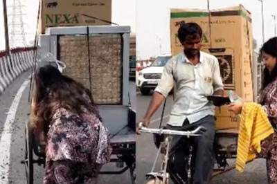 Act Of Kindness Or Showmanship? Internet Discusses Woman Helping Rickshaw Puller
