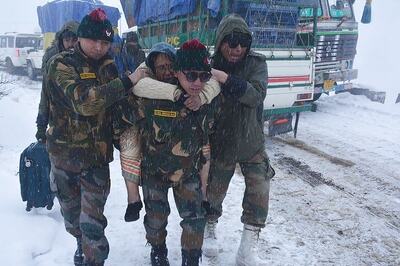 Valiant Army Jawans Rescue 680 Stranded Tourists in Blizzard-hit Arunachal Pradesh
