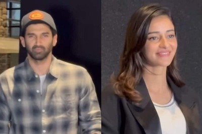 Aditya Roy Kapur Blushes As He Attends Rumoured GF Ananya Panday's Film Kho Gaye Hum Kahan's Screening; Watch