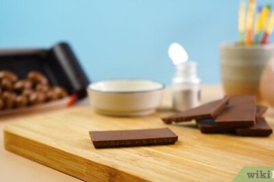 How to Put Luster Dust on Chocolate