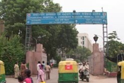 Delhi: Bomb hoax triggers panic, hunts in four places