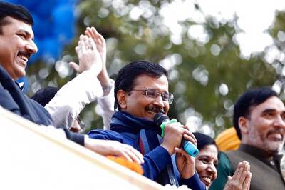 Day after Sweep, Kejriwal Writes to LG Anil Baijal, Stakes Claim to Form Govt in Delhi