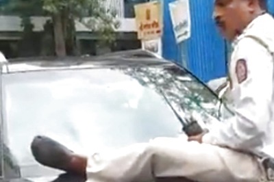 Mumbai Traffic Cop Dragged on Car Bonnet for 1km; FIR Filed Against Driver