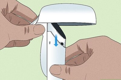 How to Charge Oculus Quest 2 Controllers