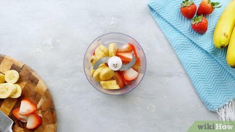 How to Make a Strawberry Banana Smoothie
