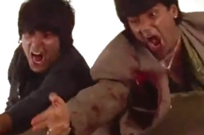 Akshay Kumar, Suniel Shetty's Bizarre 'Statue' Scene From 'Sapoot' Has Stunned Twitter