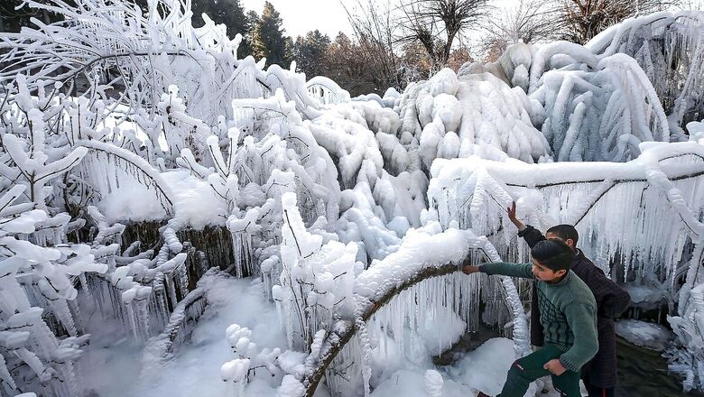 North India Under Cold Grip as Delhi Temp Drops Below 3 Degrees; IMD Predicts Slight Relief Later