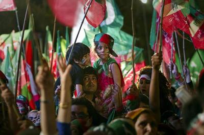 Pak: Voters form long queues outside polling stations
