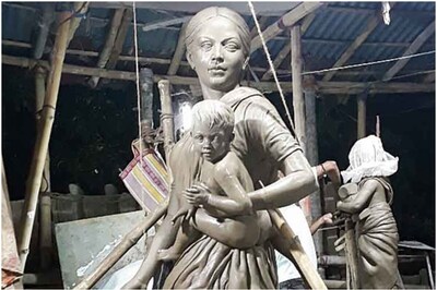 Kolkata Puja Pandal Replaces Durga Idol with Migrant Woman to Pay Tribute to Workers, Mothers