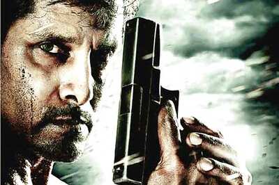 Vikram woos Amy in the Thames