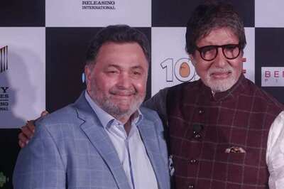 Bachchan Pens Emotional Blog For Rishi Kapoor: Never Wanted To See Distress On His Smiling Face