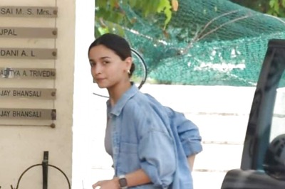 Alia Bhatt Begins Working On Love and War? Actress Visits Sanjay Leela Bhansali's House | Watch