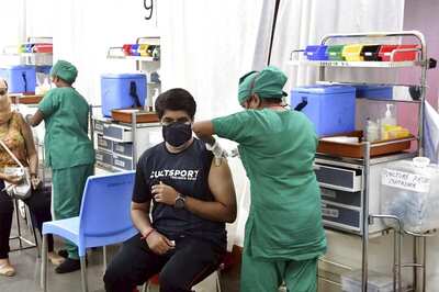 Covid-19 Vaccination for People Above 18 Begins in Delhi