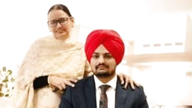 Drake Shares Throwback Photo of Sidhu Moose Wala to Pay Tribute to the Late Singer, Take a Look